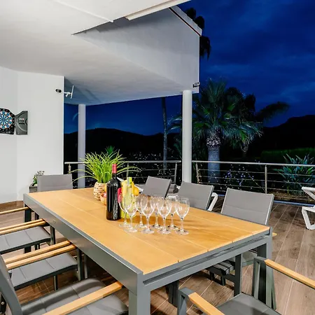 Blanca La Sella Villa Muntanya la Sella
